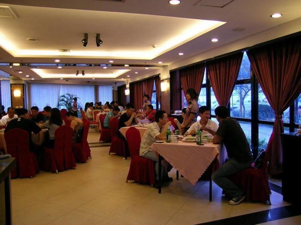 Super 8 Wenzhou Xingrong Hotell Exteriör bild