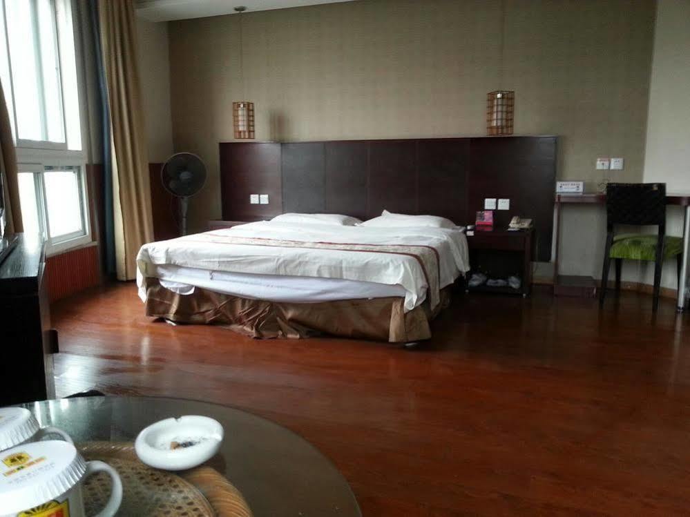 Super 8 Wenzhou Xingrong Hotell Exteriör bild