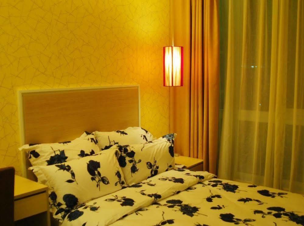Super 8 Wenzhou Xingrong Hotell Exteriör bild